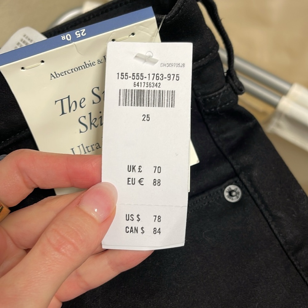 NWT ABERCROMBIE BLACK SKINNY HIGH RISE JEAN SZ 0